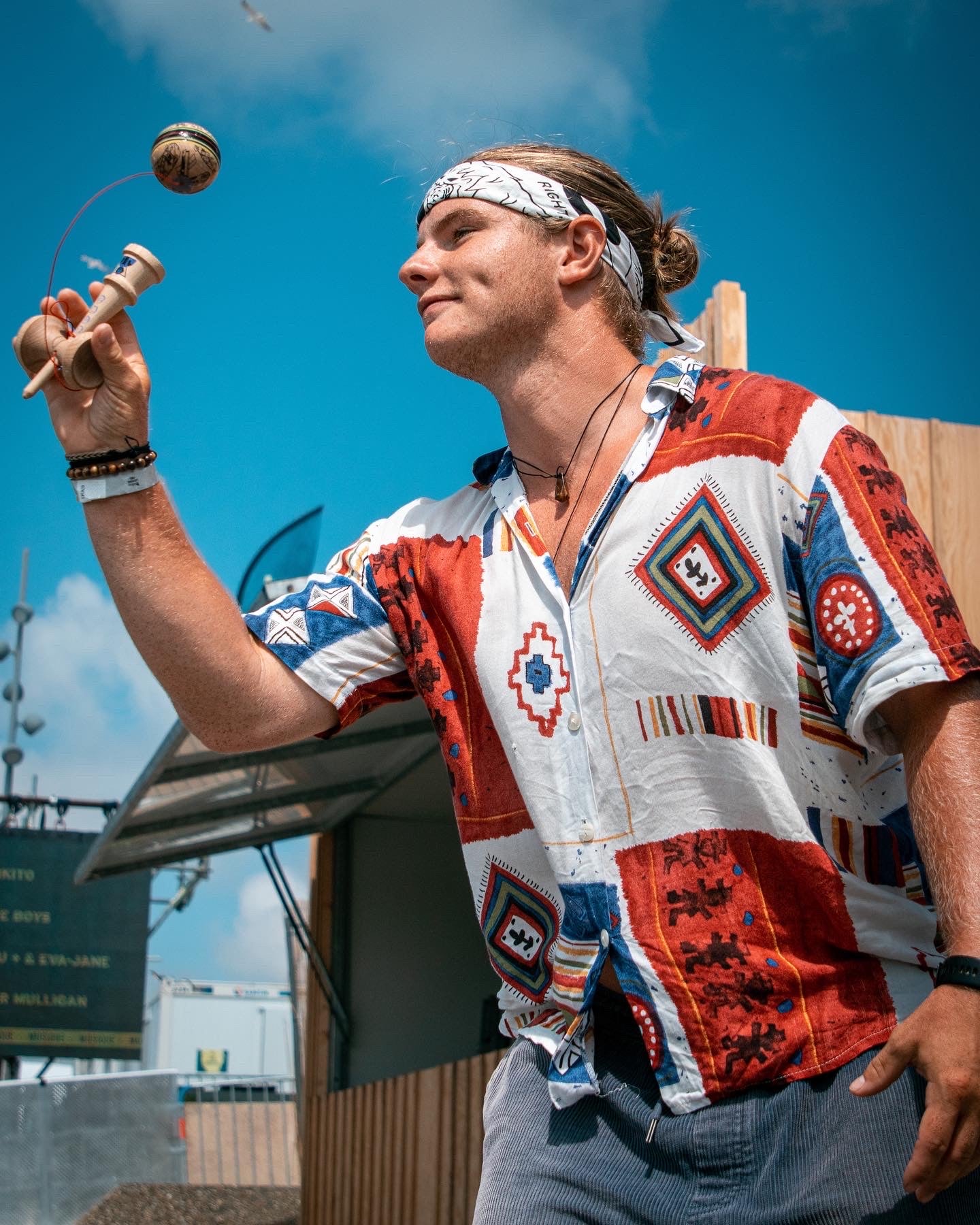 • KROM KENDAMA • TOTO