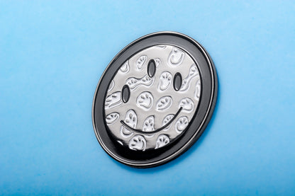 SMILEY METAL PIN